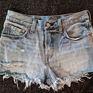 Women's Levi's 501 denim shorts, button front size 27